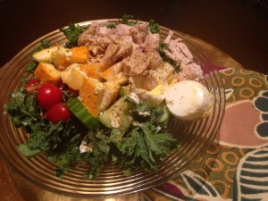 Fresh kale with cucumber, tomato, yellow squash, chicken, powdered hot peppers and a dab of ranch dressing. 